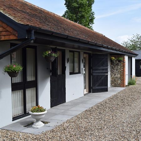 Sandhurst Farm Forge Self Catering Stableblock Sittingbourne Exterior photo