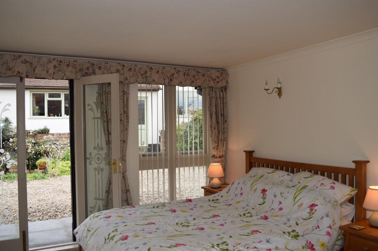 Sandhurst Farm Forge Self Catering Stableblock Sittingbourne Exterior photo