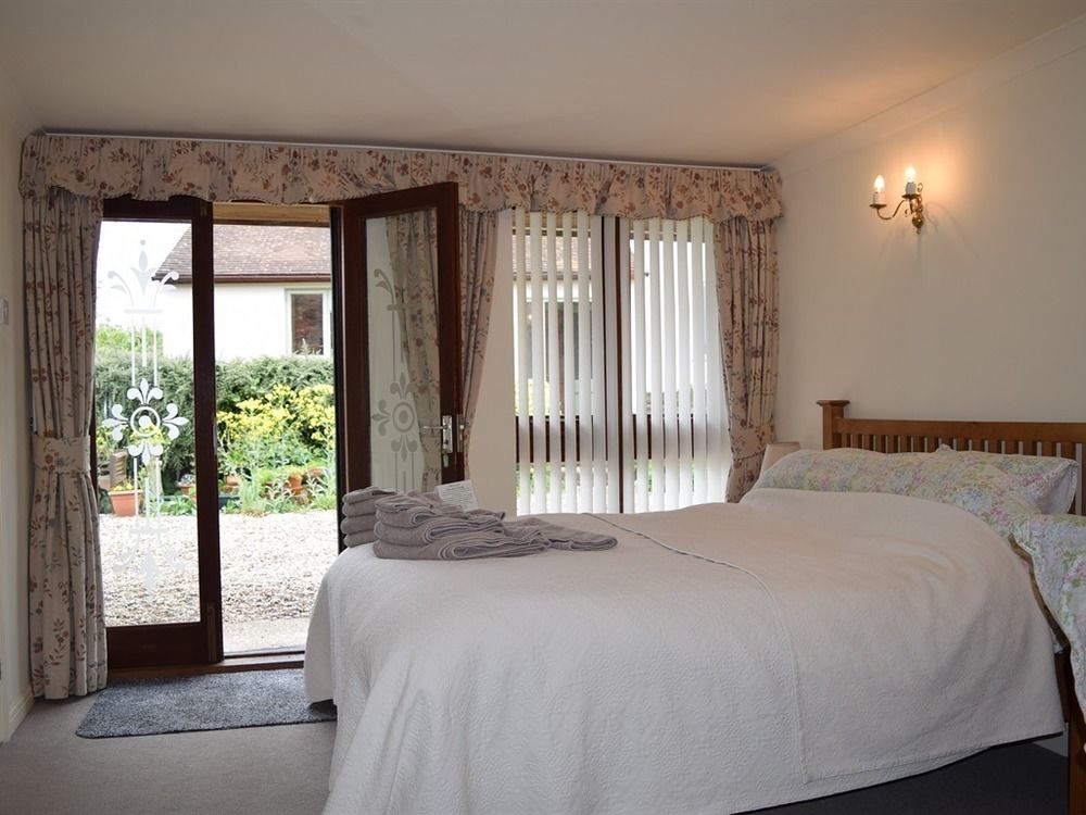 Sandhurst Farm Forge Self Catering Stableblock Sittingbourne Exterior photo